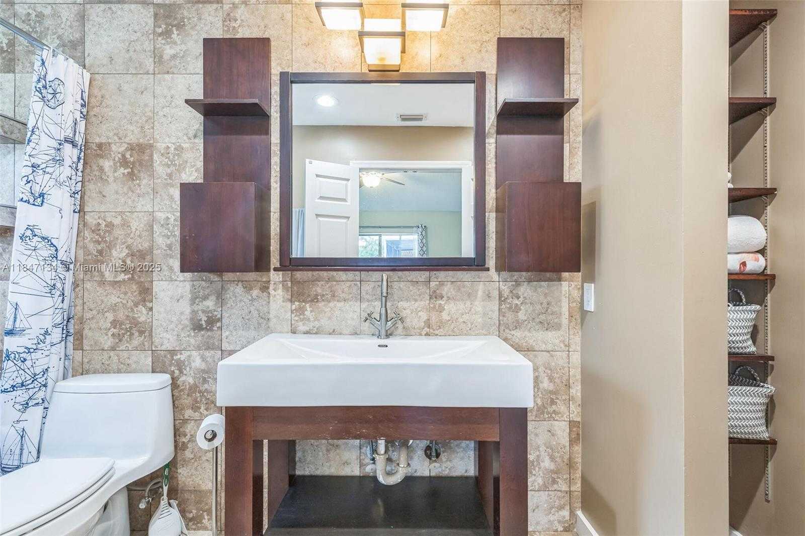 Small Image of 1485 MIRA VISTA CIR, Weston Number 20