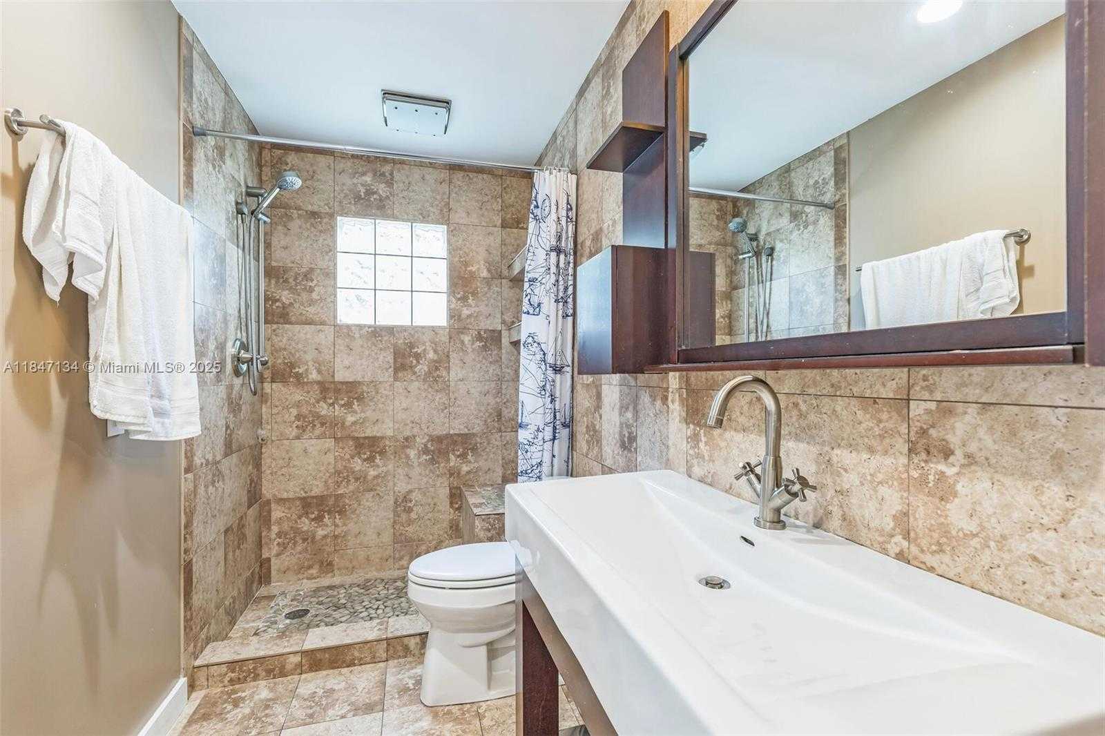 Small Image of 1485 MIRA VISTA CIR, Weston Number 21