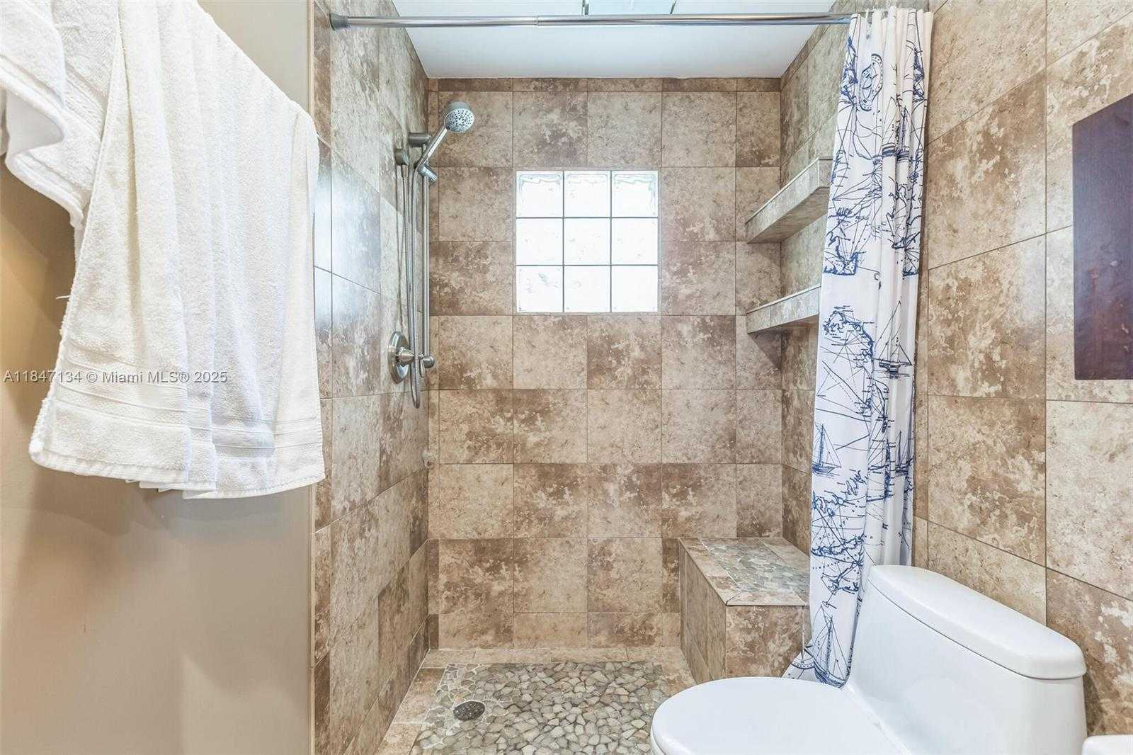 Small Image of 1485 MIRA VISTA CIR, Weston Number 22
