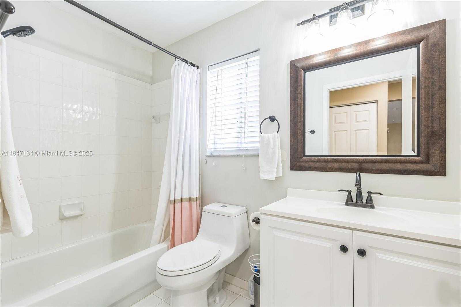 Small Image of 1485 MIRA VISTA CIR, Weston Number 25