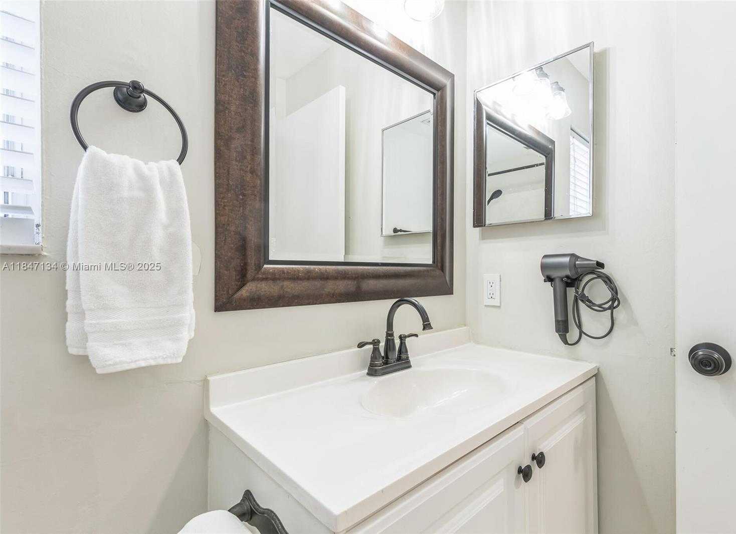 Small Image of 1485 MIRA VISTA CIR, Weston Number 27