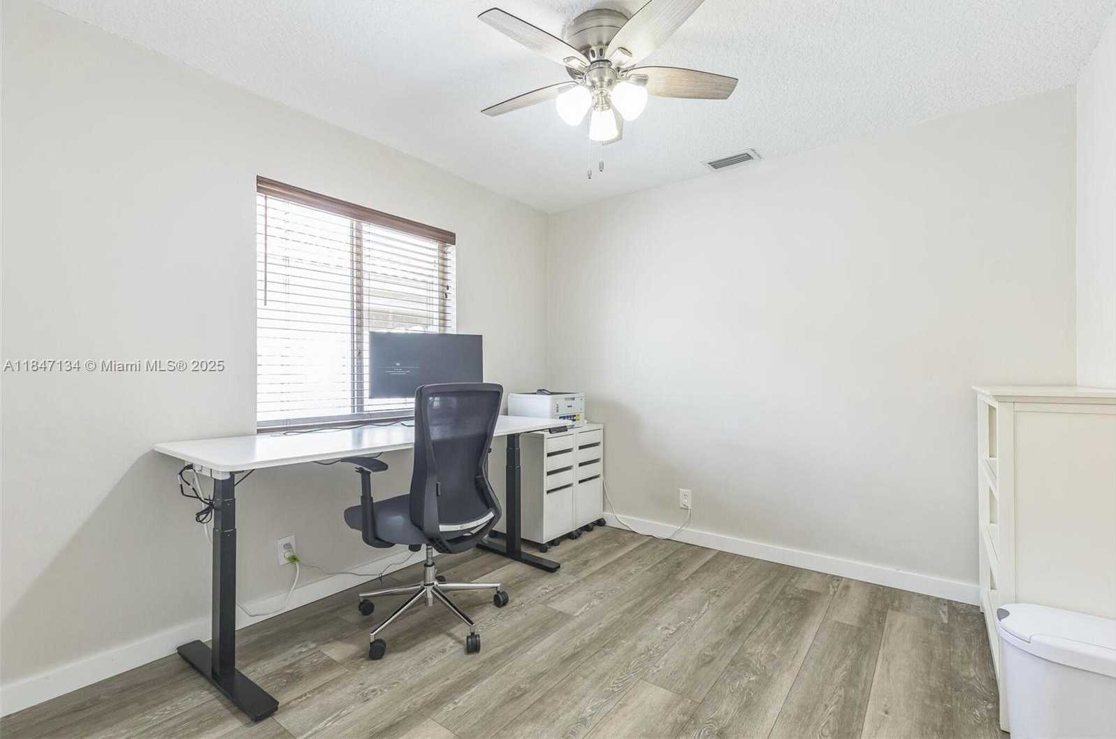 Small Image of 1485 MIRA VISTA CIR, Weston Number 28