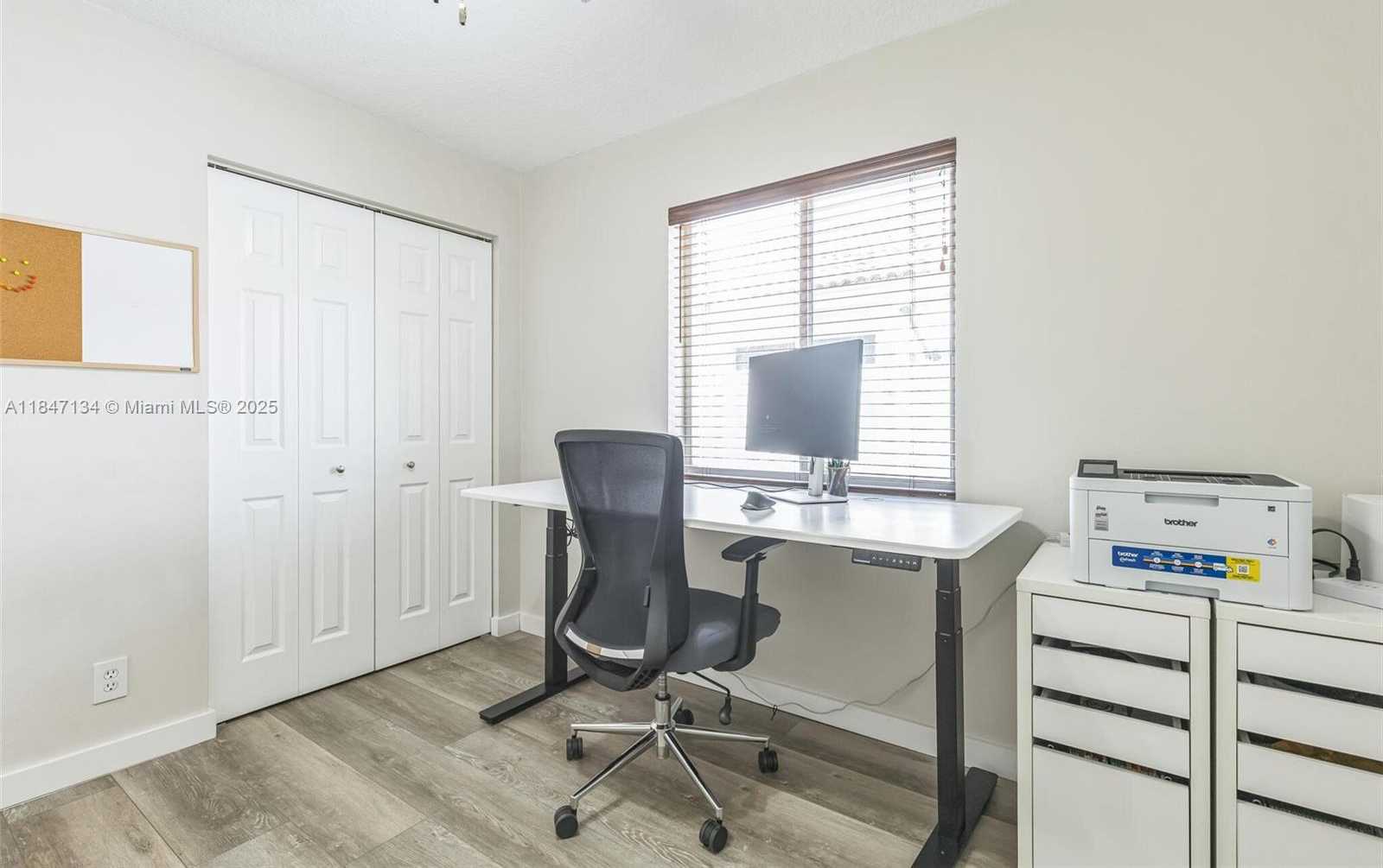 Small Image of 1485 MIRA VISTA CIR, Weston Number 29