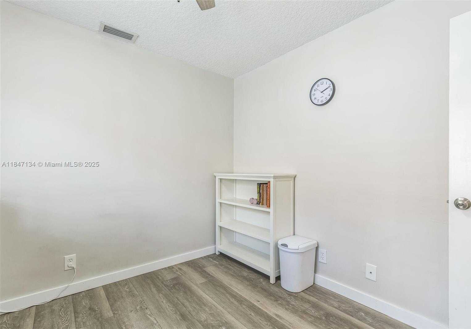 Small Image of 1485 MIRA VISTA CIR, Weston Number 30