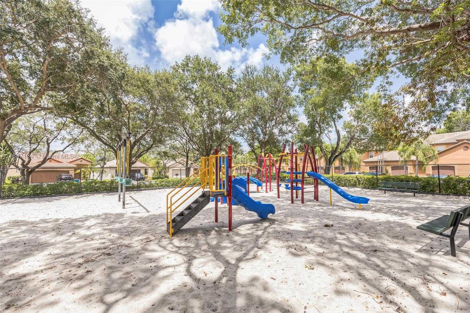 Small Image of 1485 MIRA VISTA CIR, Weston Number 31