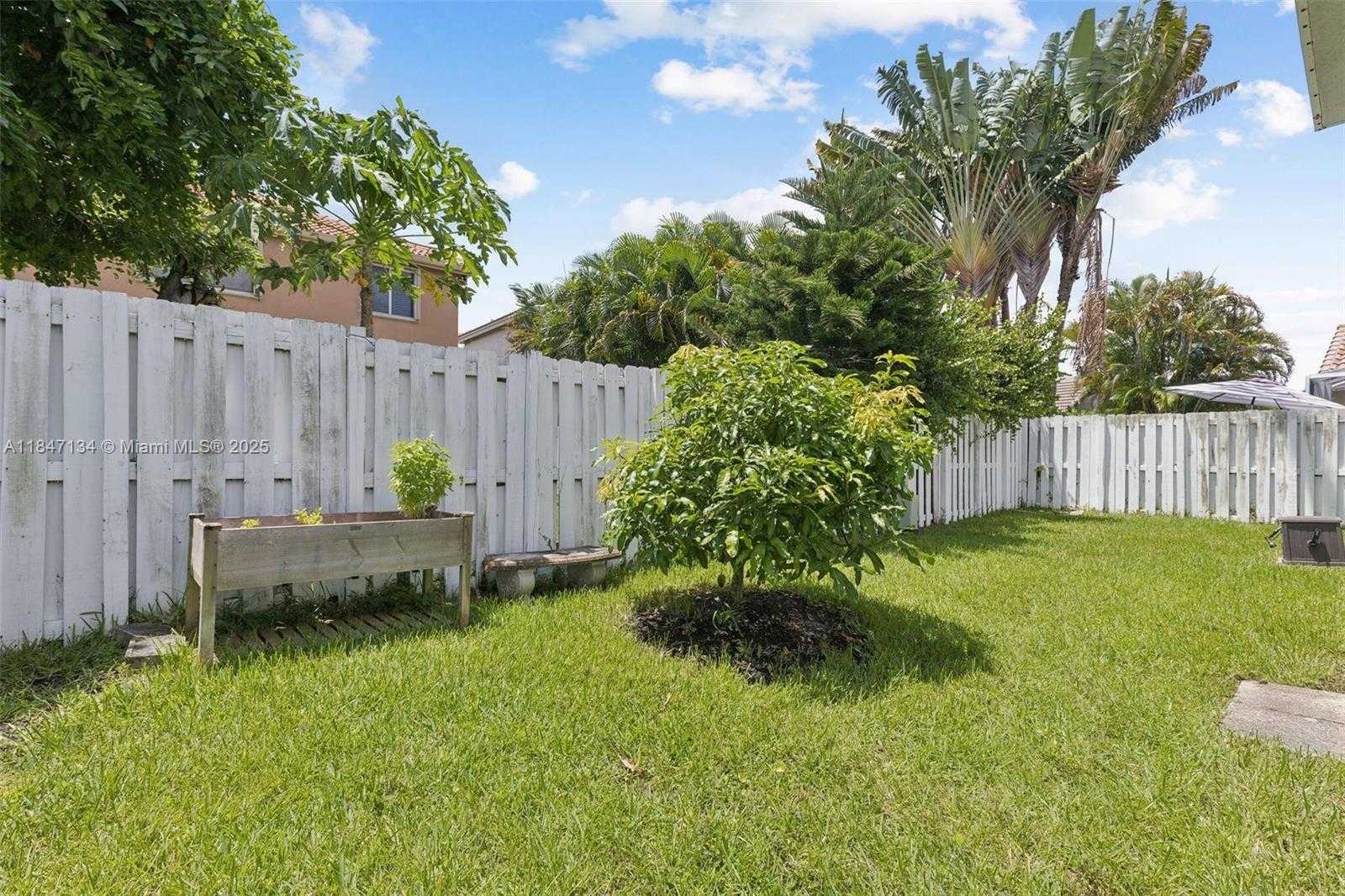 Small Image of 1485 MIRA VISTA CIR, Weston Number 33
