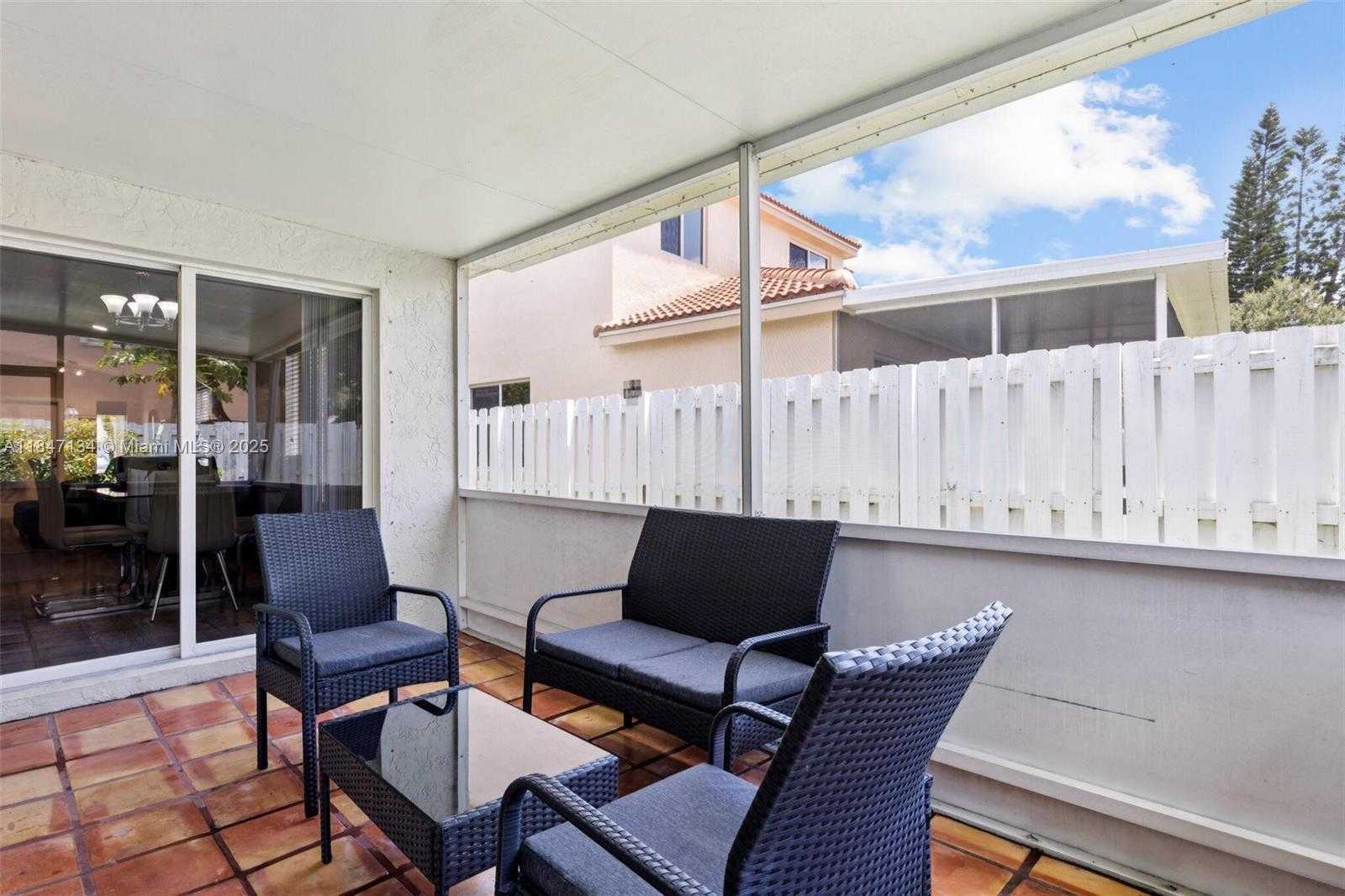 Small Image of 1485 MIRA VISTA CIR, Weston Number 34