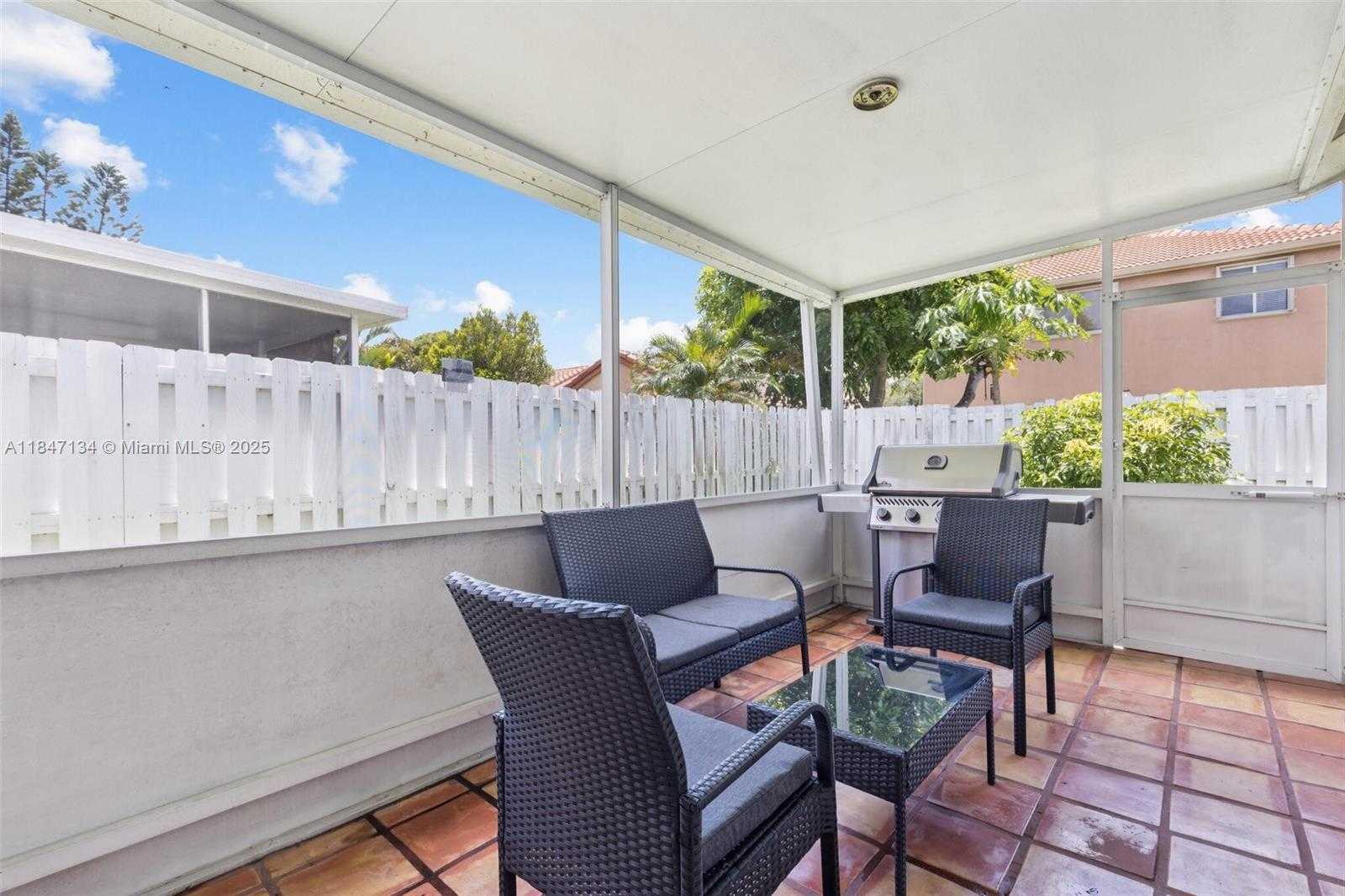 Small Image of 1485 MIRA VISTA CIR, Weston Number 35