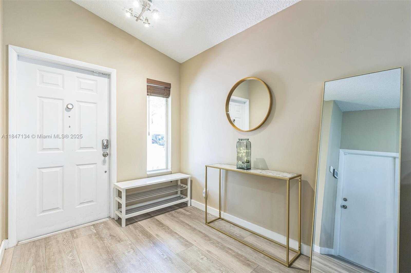 Small Image of 1485 MIRA VISTA CIR, Weston Number 4