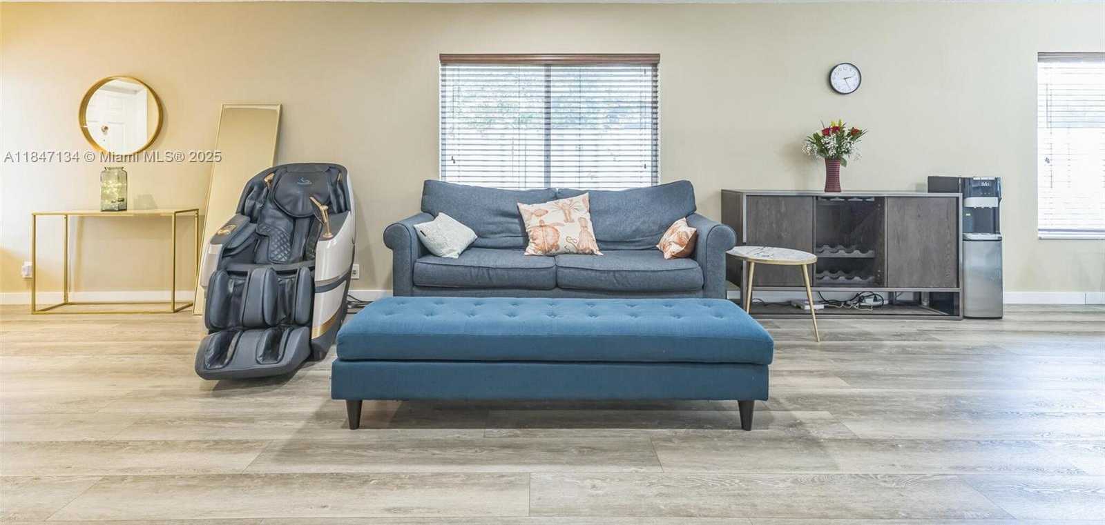 Small Image of 1485 MIRA VISTA CIR, Weston Number 8