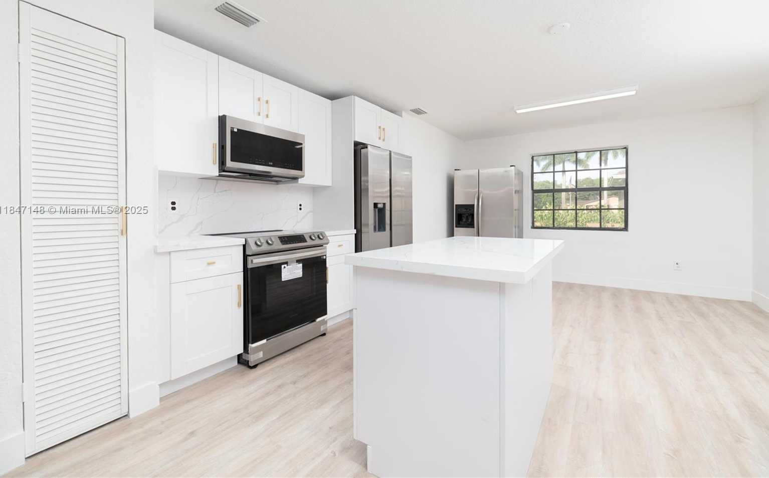 Small Image of 14230 SOUTH WEST 14TH ST, Davie Number 13