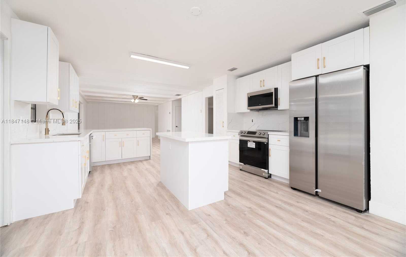 Small Image of 14230 SOUTH WEST 14TH ST, Davie Number 15