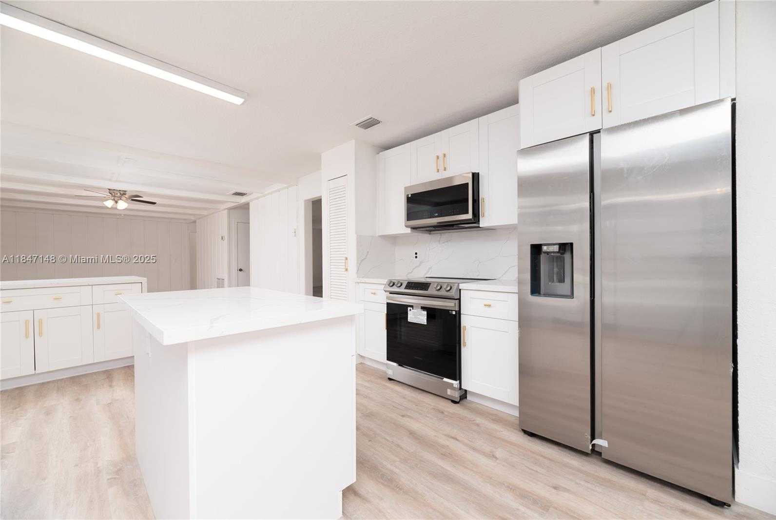 Small Image of 14230 SOUTH WEST 14TH ST, Davie Number 16