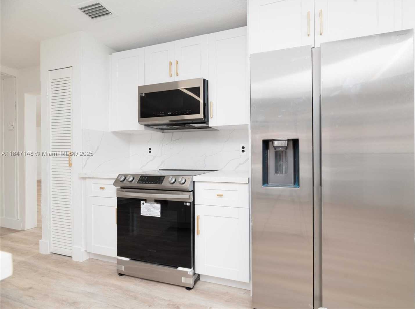Small Image of 14230 SOUTH WEST 14TH ST, Davie Number 17