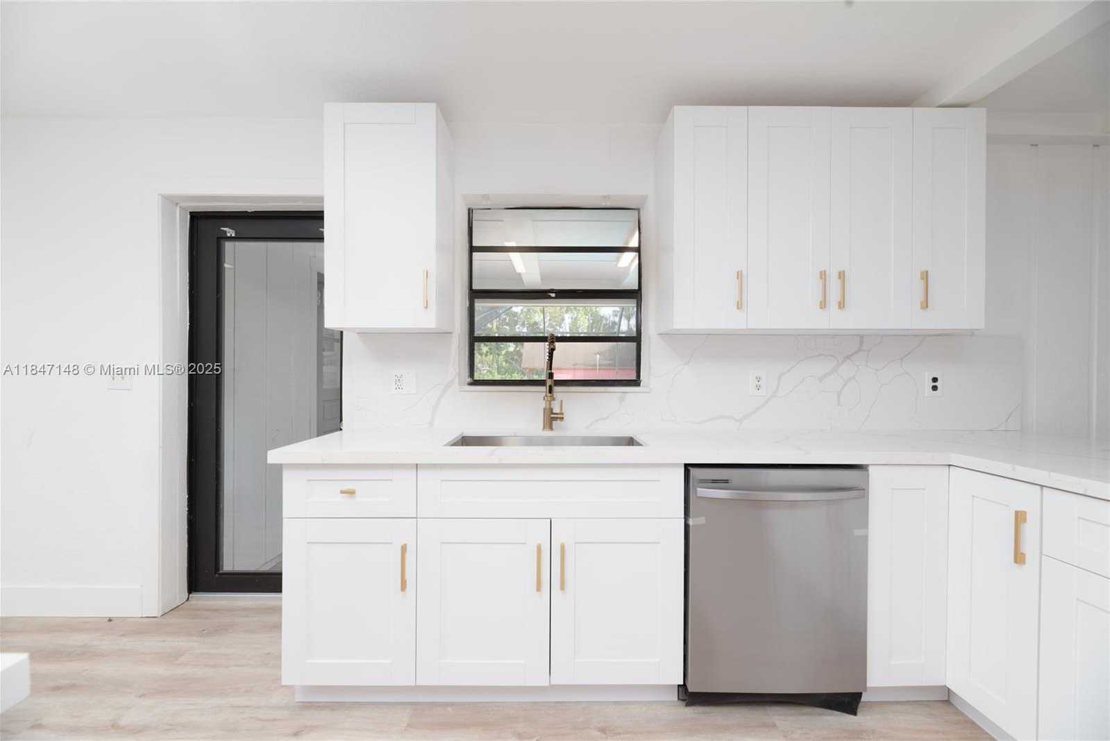 Small Image of 14230 SOUTH WEST 14TH ST, Davie Number 18