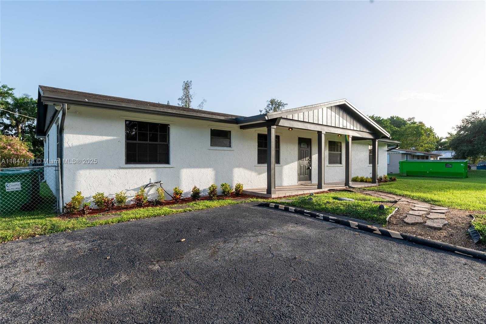 Small Image of 14230 SOUTH WEST 14TH ST, Davie Number 3