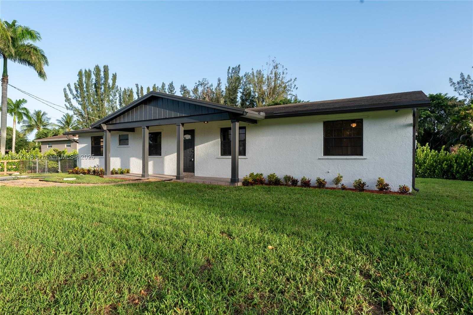 Small Image of 14230 SOUTH WEST 14TH ST, Davie Number 4