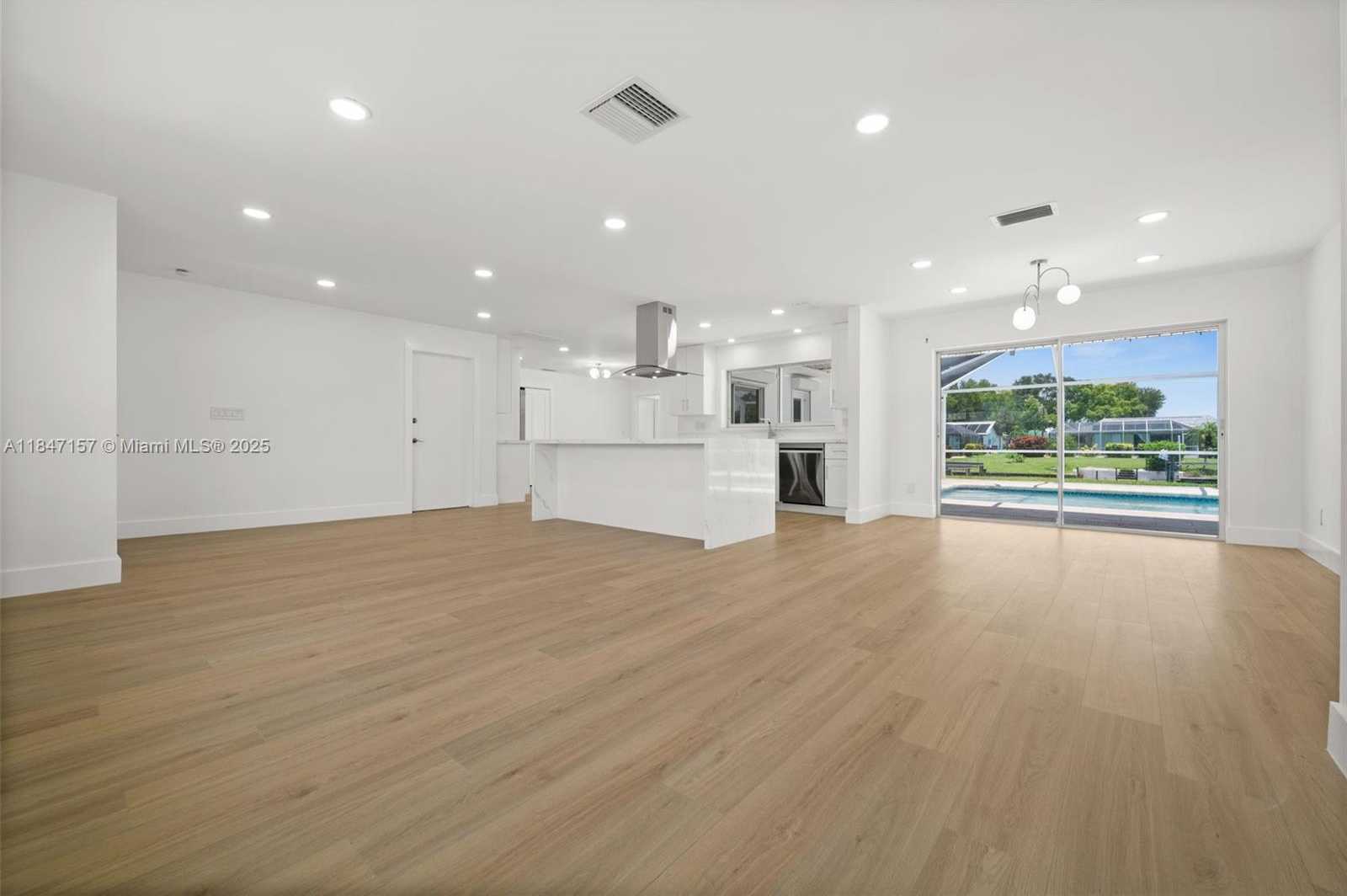 Small Image of 4419 SE 13TH PL, Cape Coral Number 13