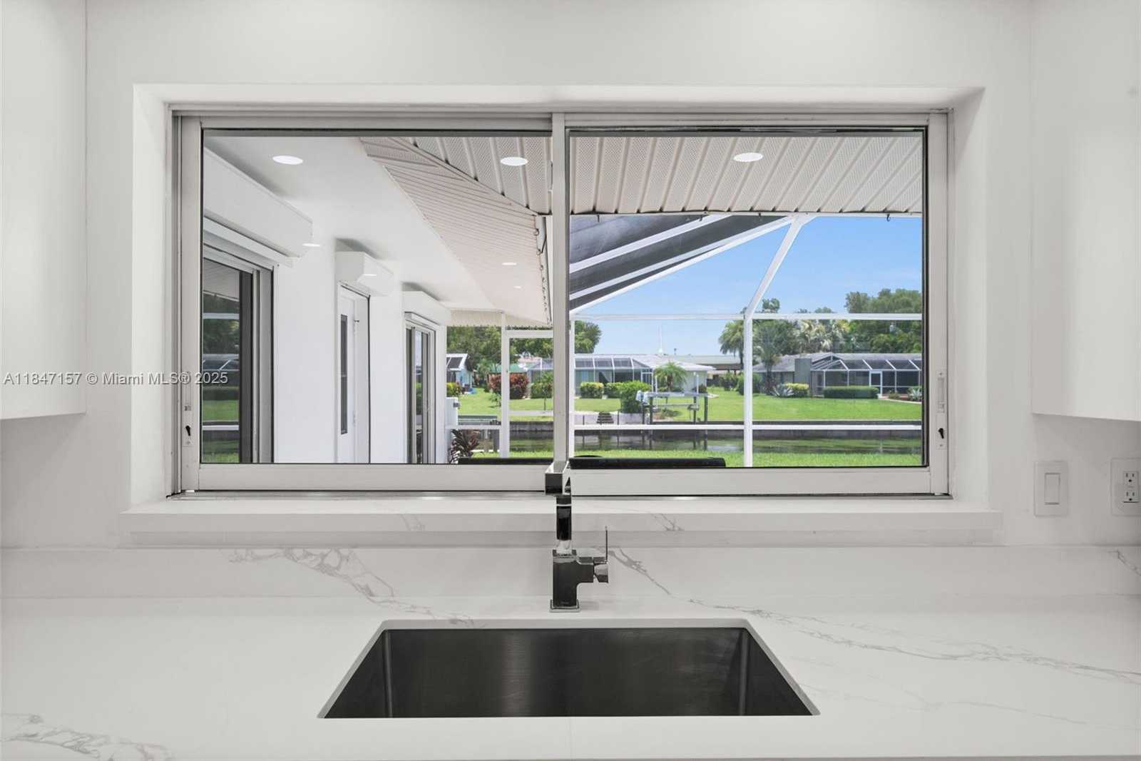 Small Image of 4419 SE 13TH PL, Cape Coral Number 19