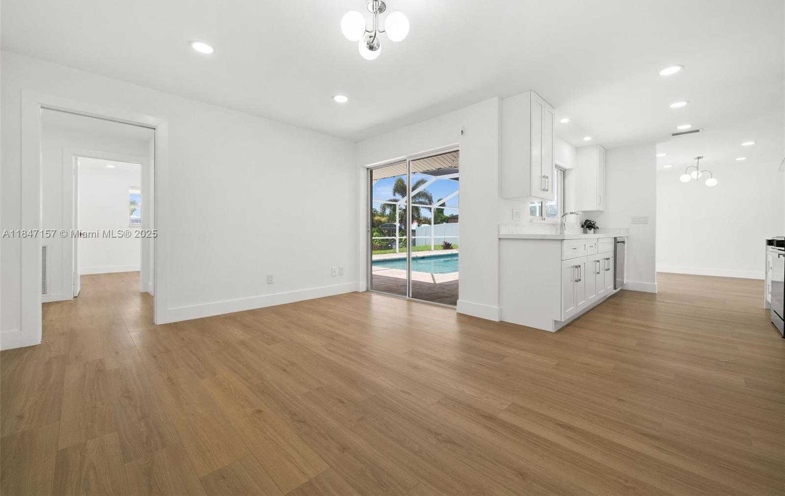Small Image of 4419 SE 13TH PL, Cape Coral Number 25