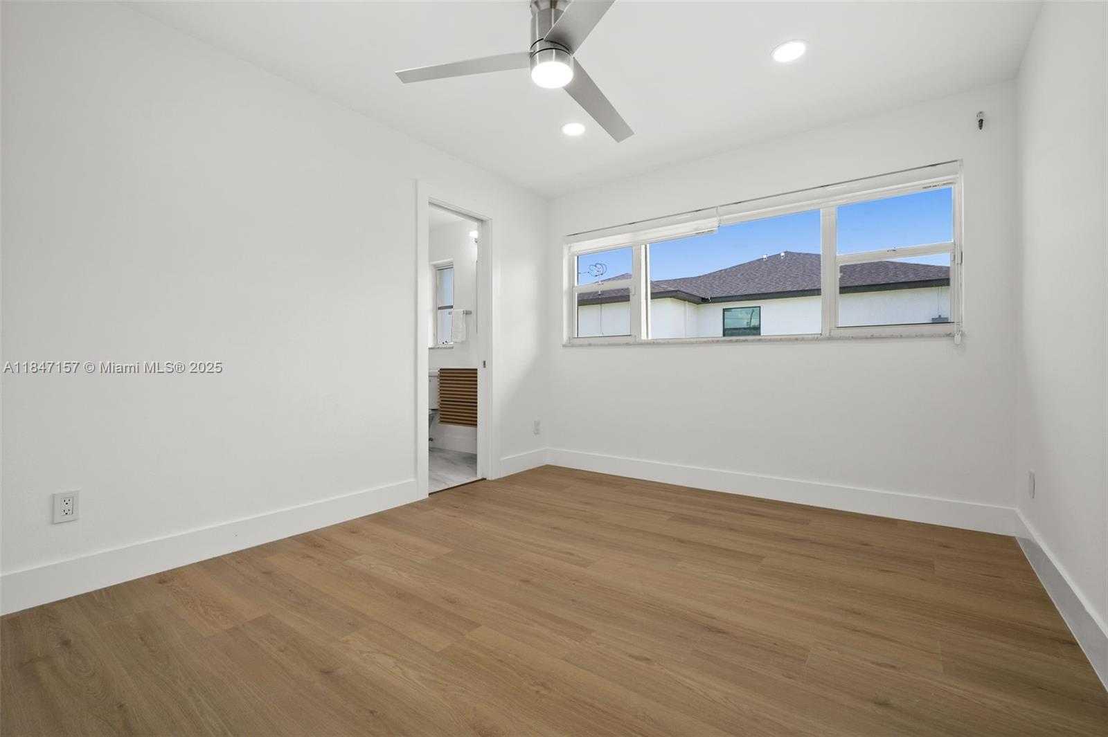 Small Image of 4419 SE 13TH PL, Cape Coral Number 31