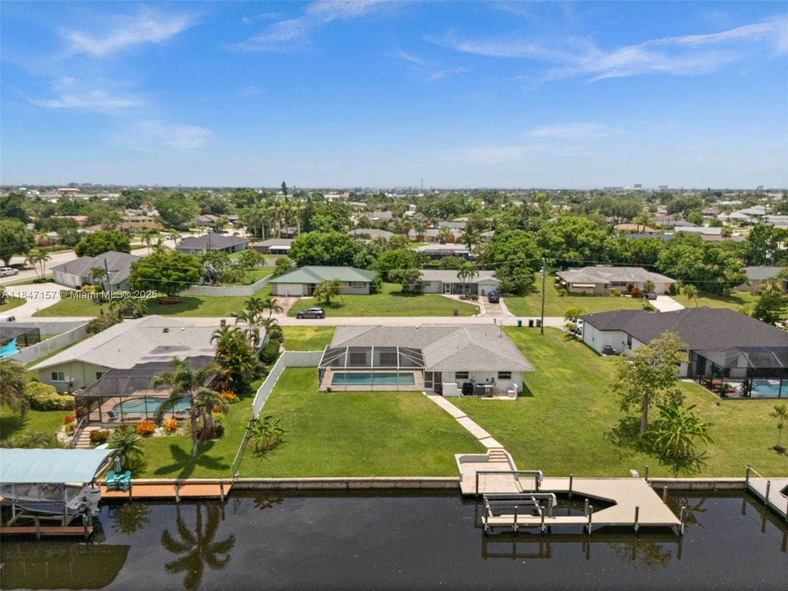 Small Image of 4419 SE 13TH PL, Cape Coral Number 44