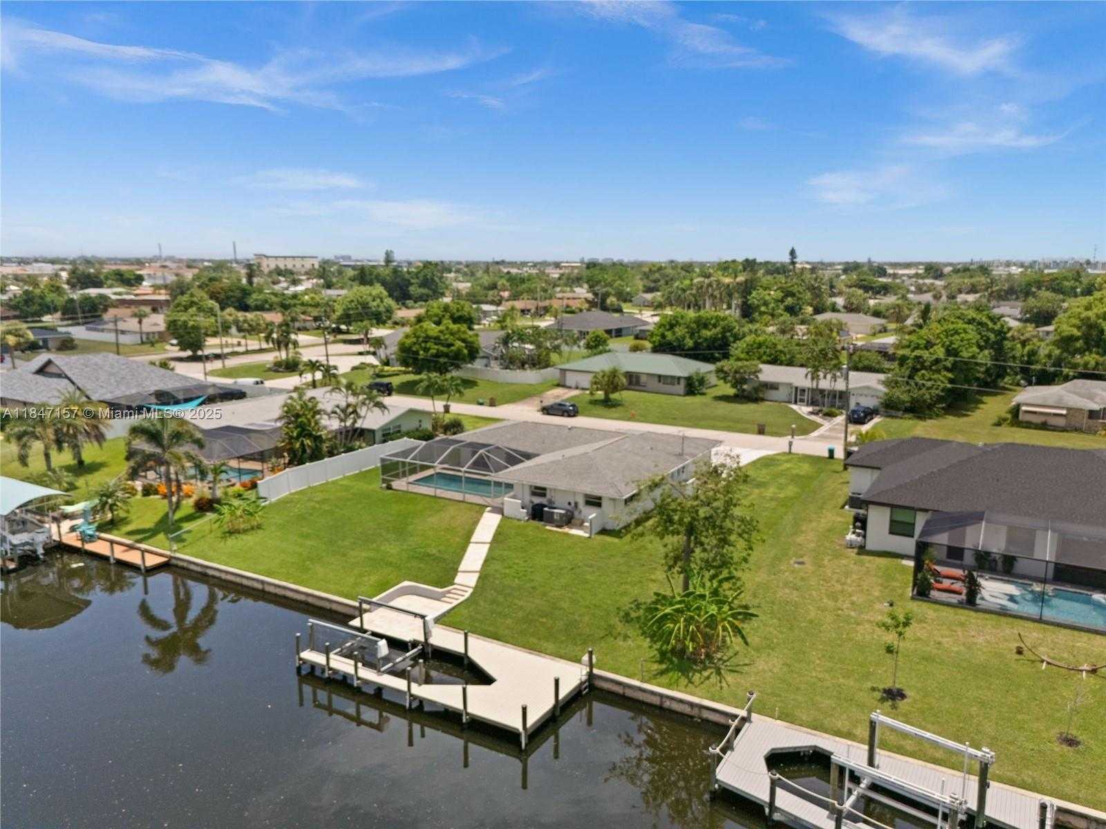 Small Image of 4419 SE 13TH PL, Cape Coral Number 45