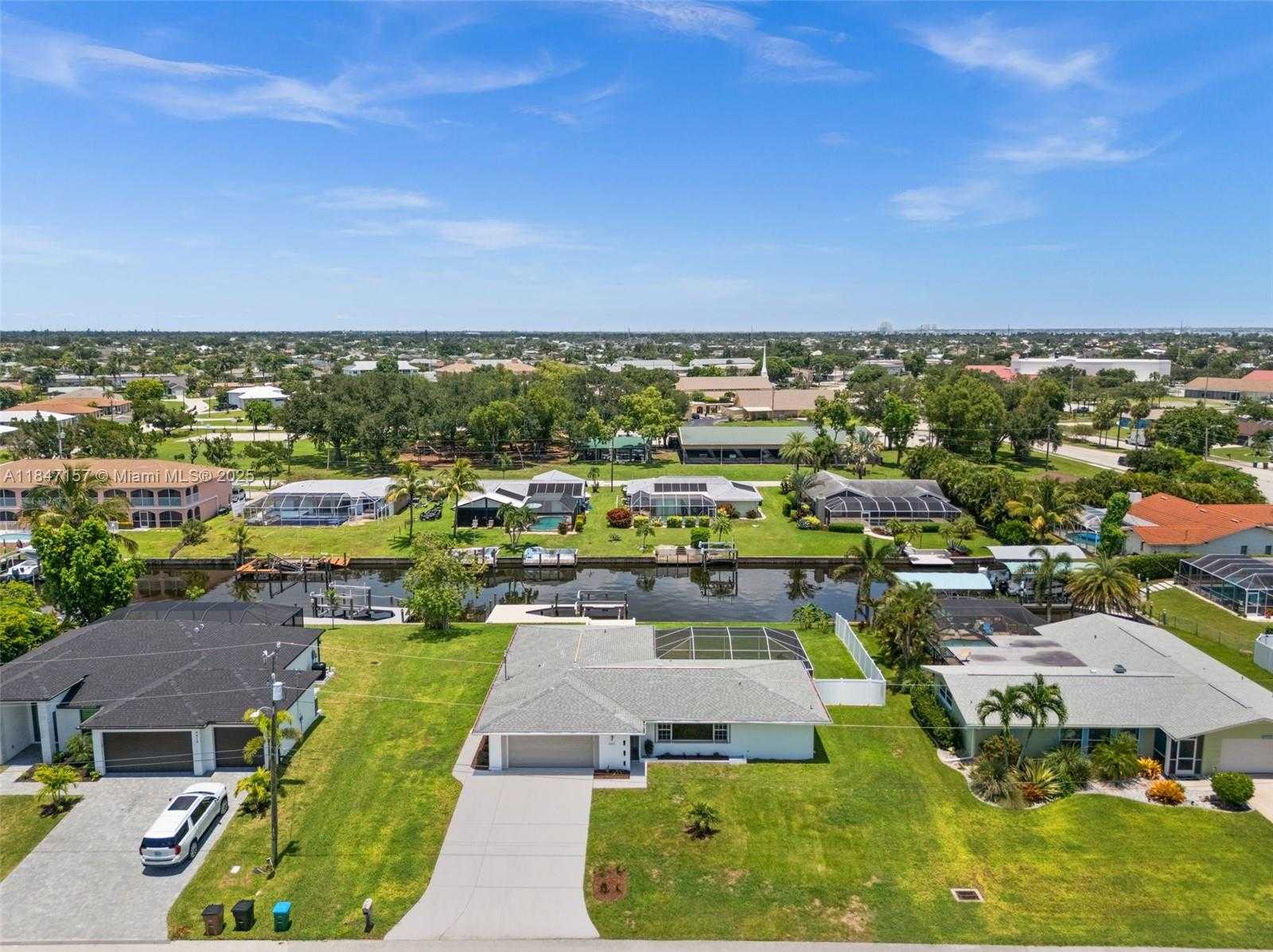 Small Image of 4419 SE 13TH PL, Cape Coral Number 46