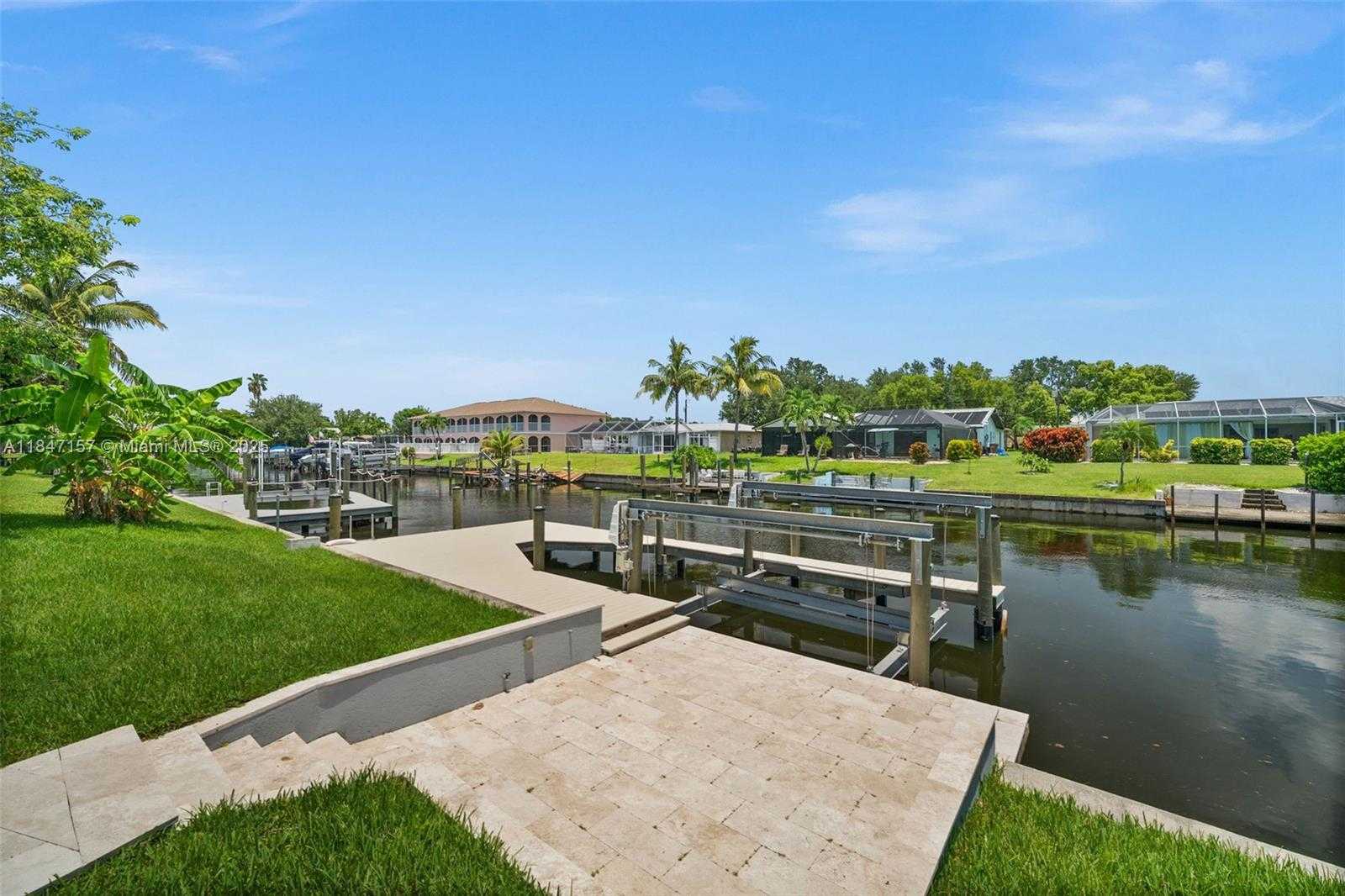 Small Image of 4419 SE 13TH PL, Cape Coral Number 5