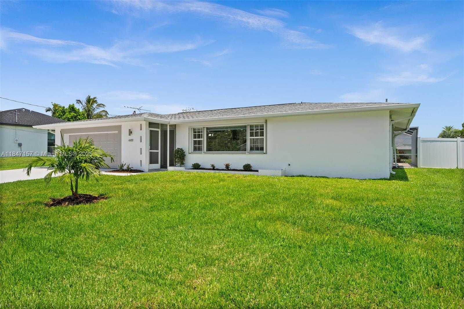 Small Image of 4419 SE 13TH PL, Cape Coral Number 6