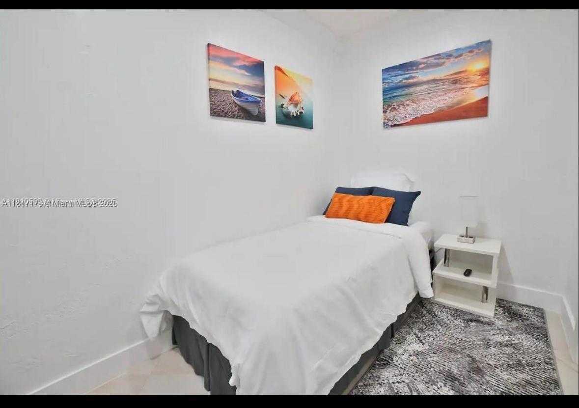 Small Image of 8651 SUNSET STRIP, Sunrise Number 5