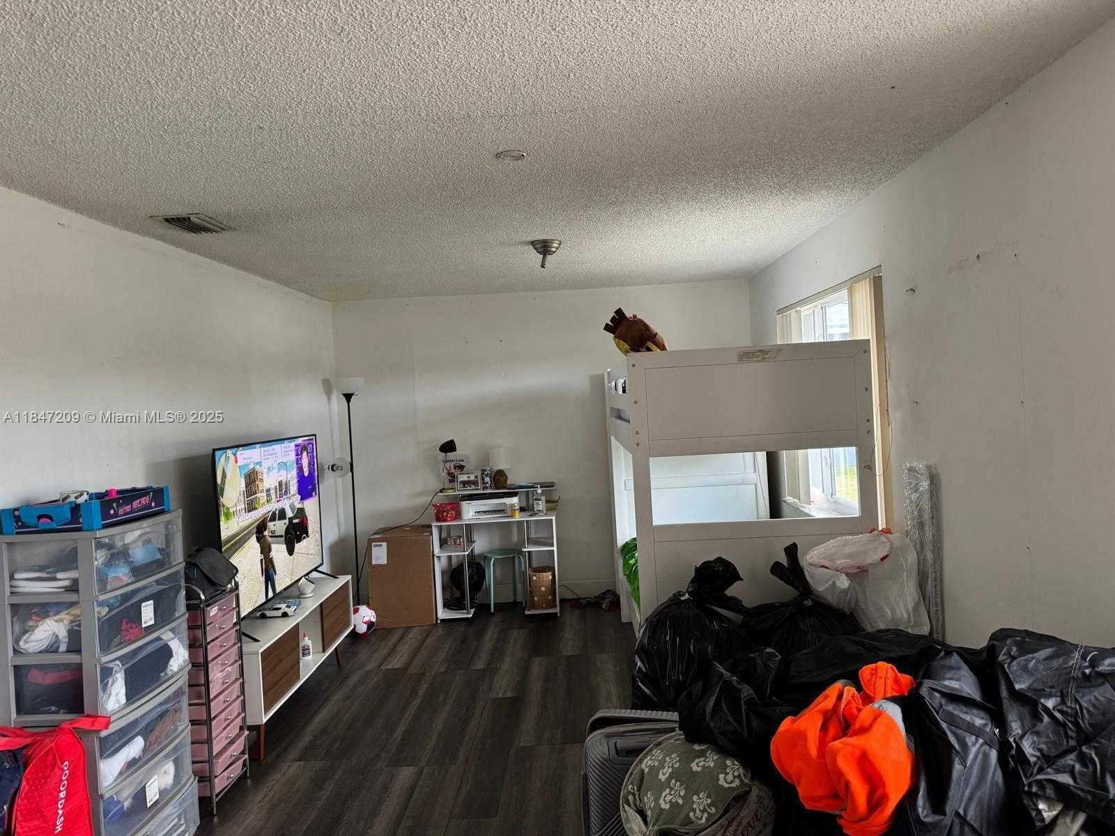 Small Image of 2330 WEST 6TH CT, Hialeah Number 12