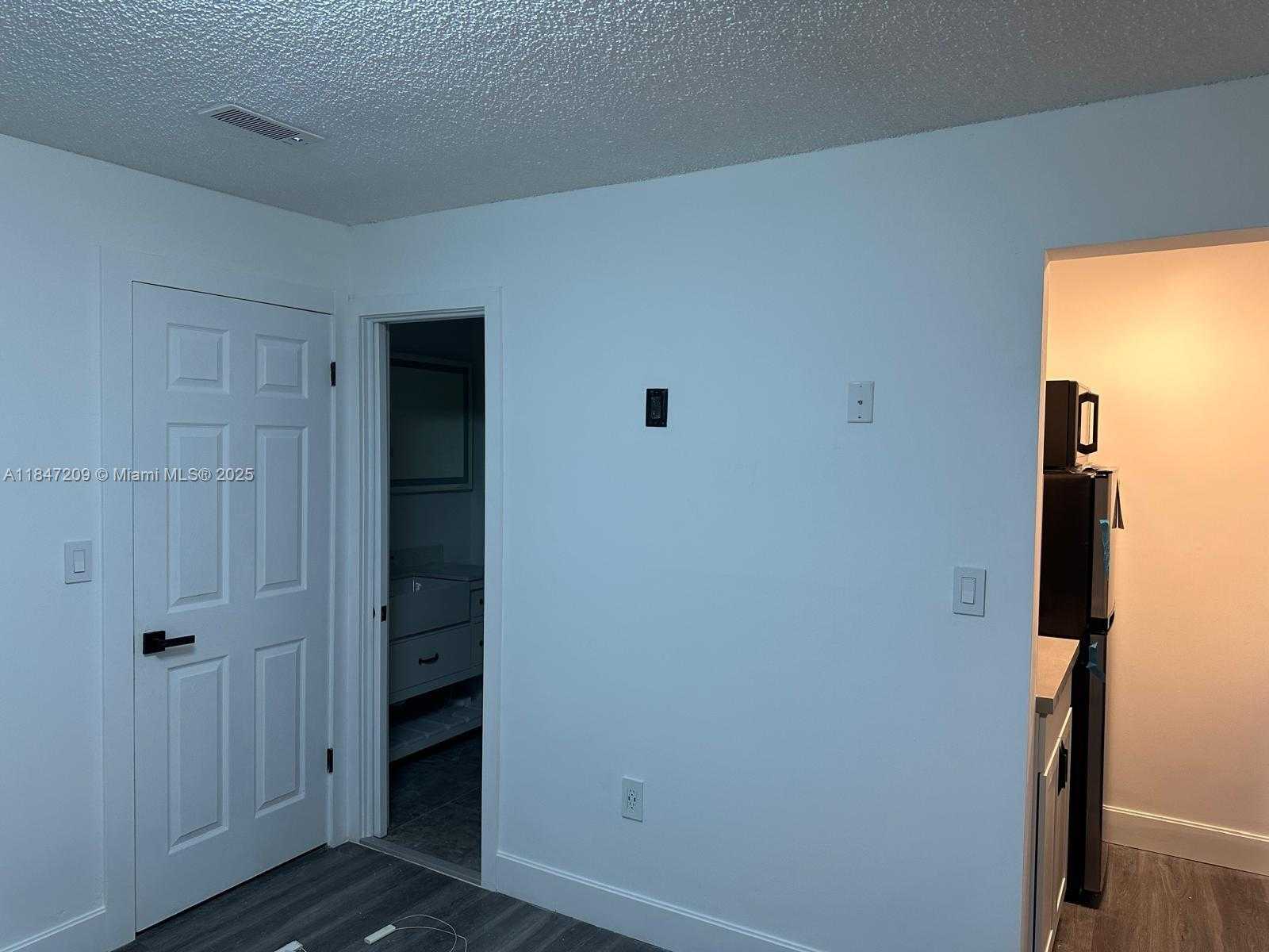 Small Image of 2330 WEST 6TH CT, Hialeah Number 14