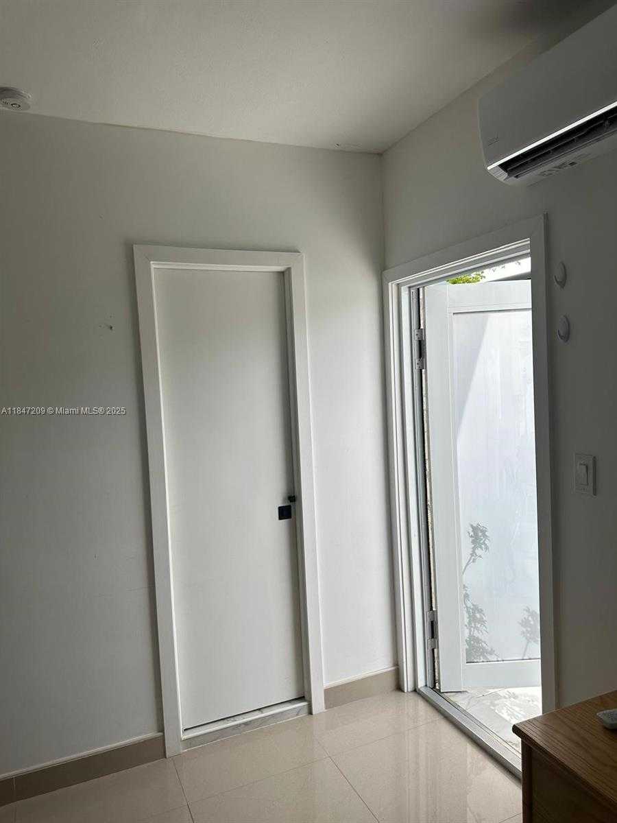 Small Image of 2330 WEST 6TH CT, Hialeah Number 19