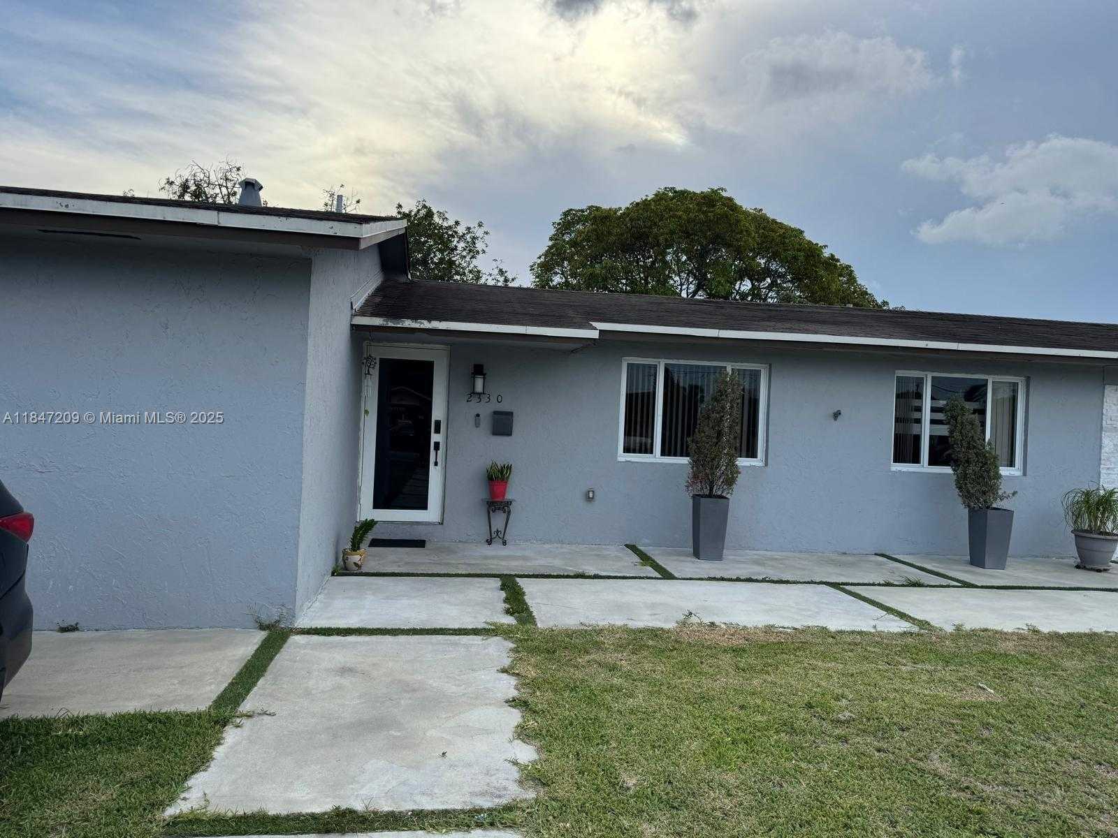 Small Image of 2330 WEST 6TH CT, Hialeah Number 2