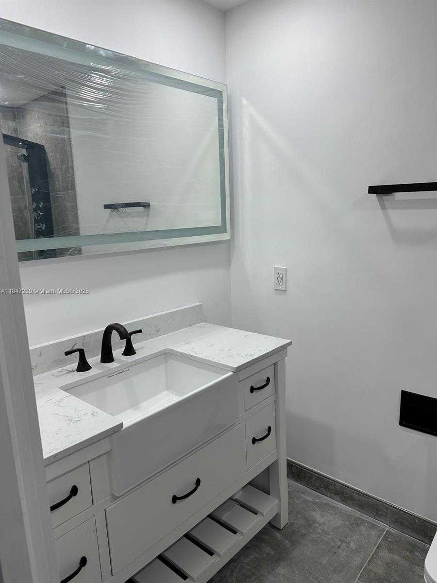 Small Image of 2330 WEST 6TH CT, Hialeah Number 20
