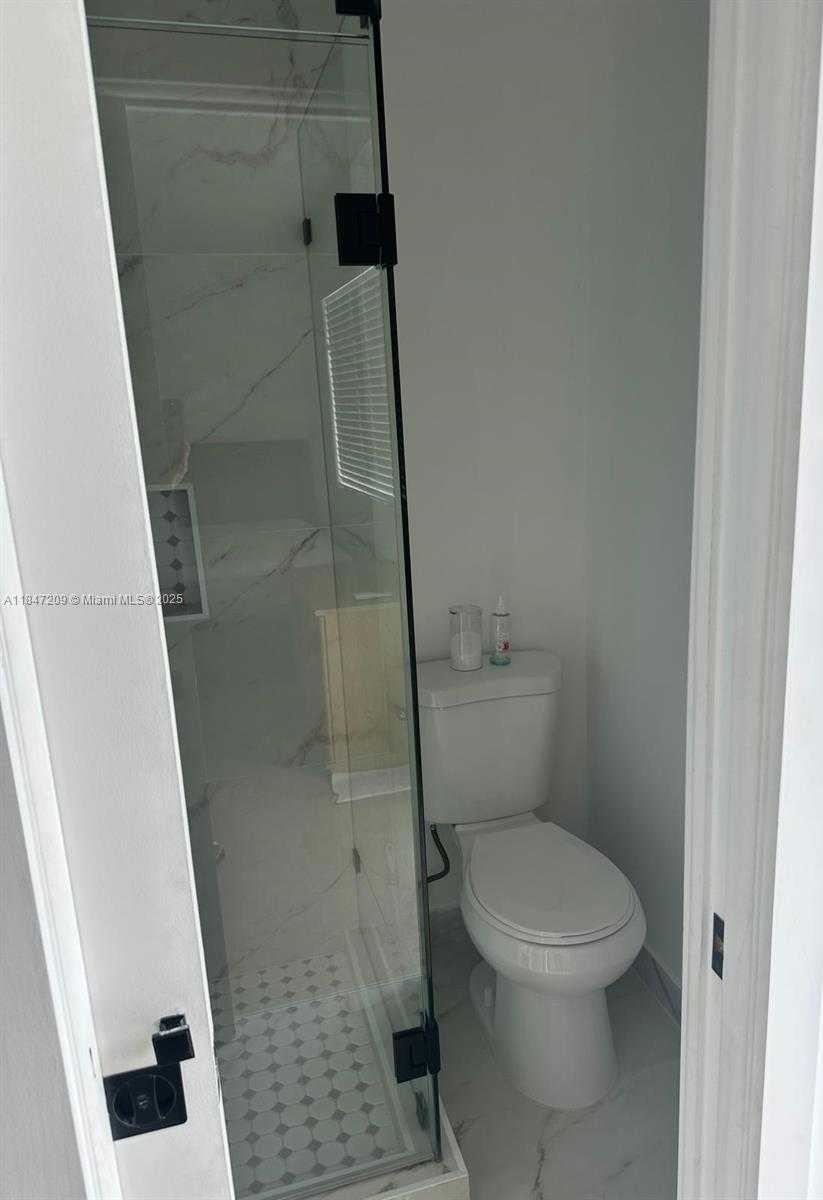 Small Image of 2330 WEST 6TH CT, Hialeah Number 22