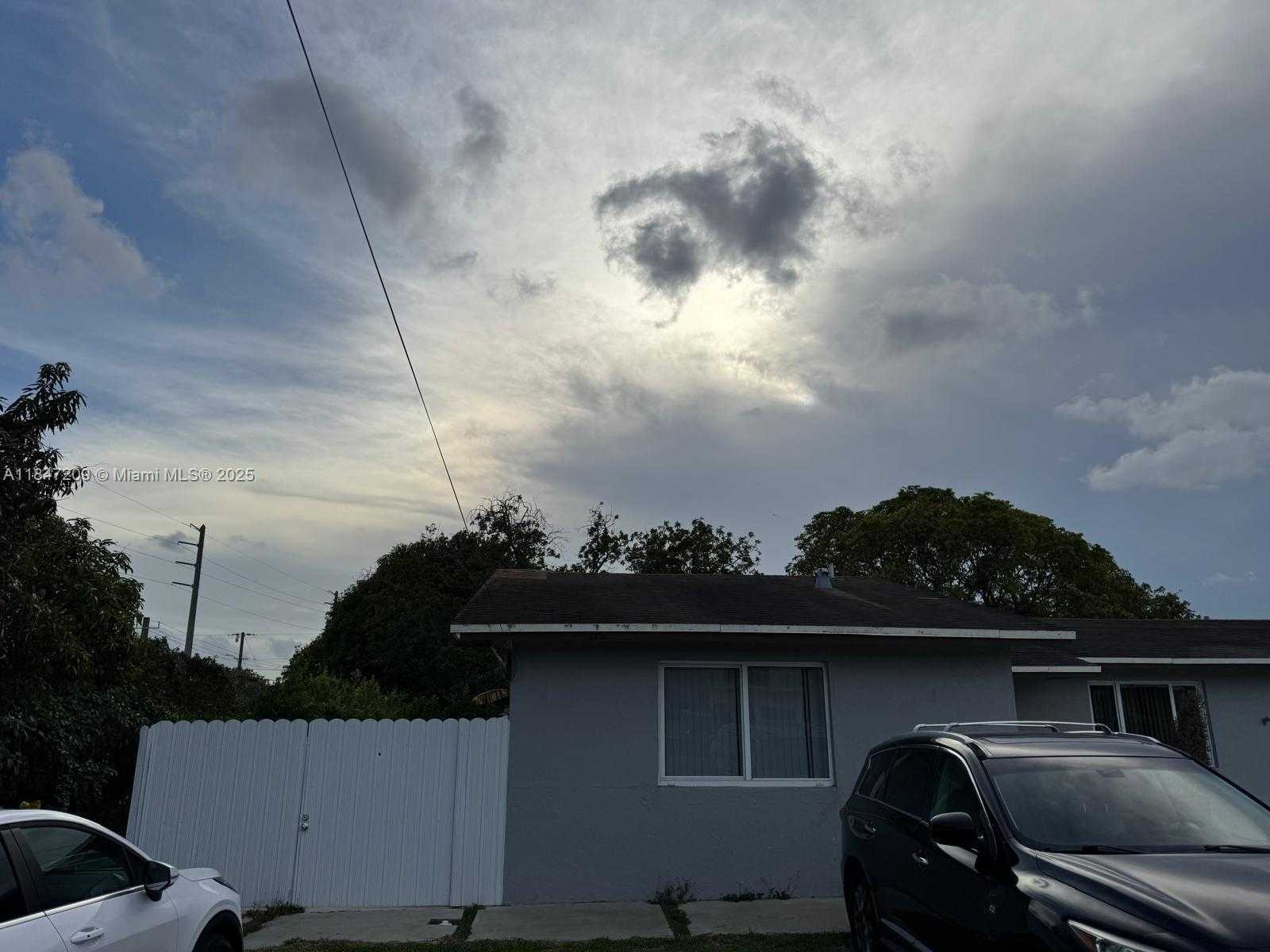 Small Image of 2330 WEST 6TH CT, Hialeah Number 3