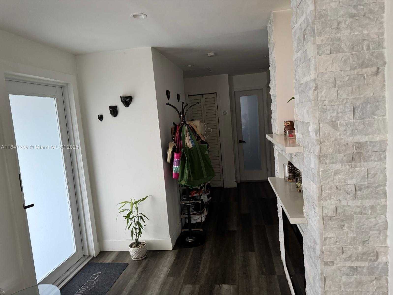 Small Image of 2330 WEST 6TH CT, Hialeah Number 4