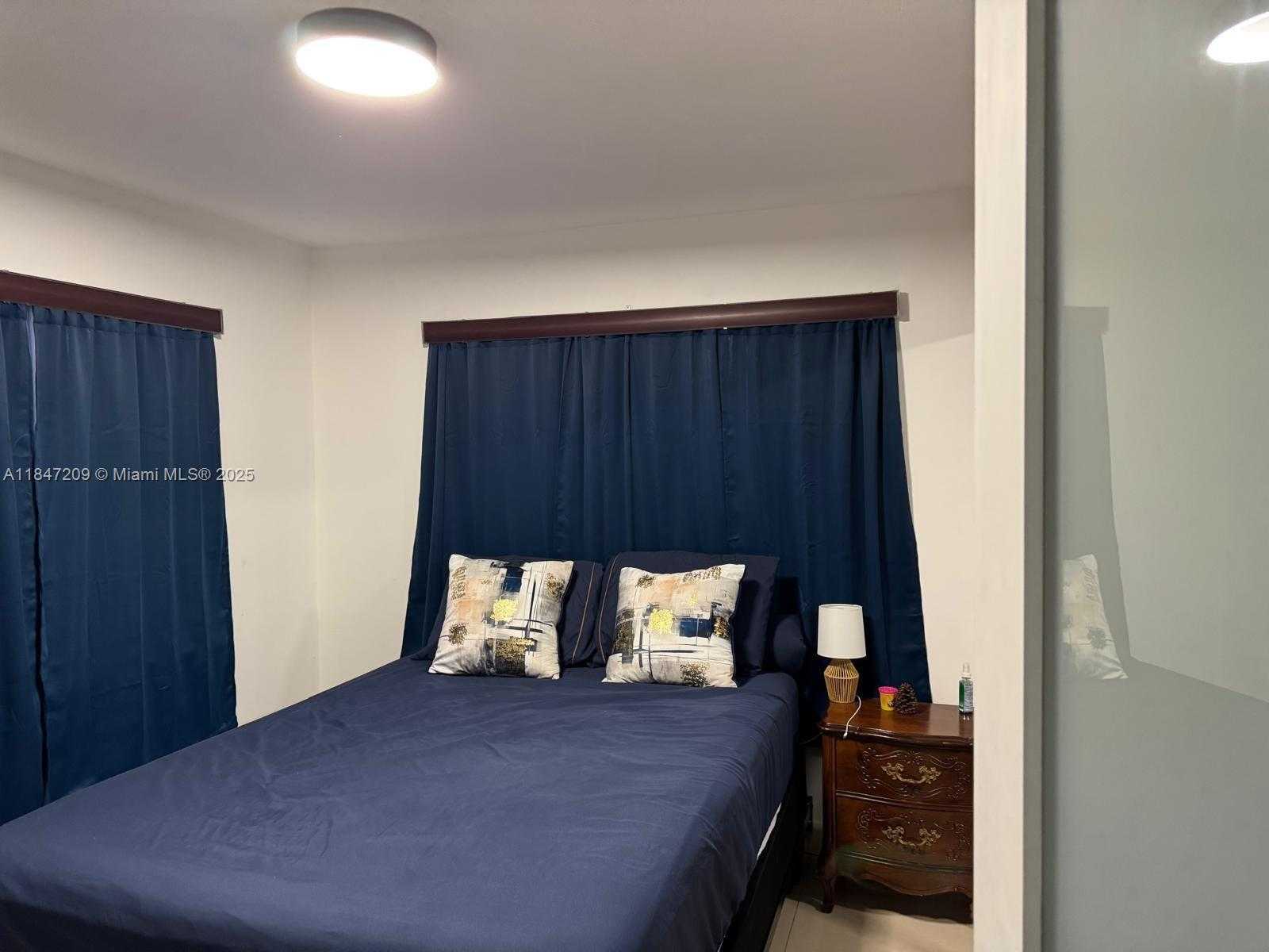 Small Image of 2330 WEST 6TH CT, Hialeah Number 8