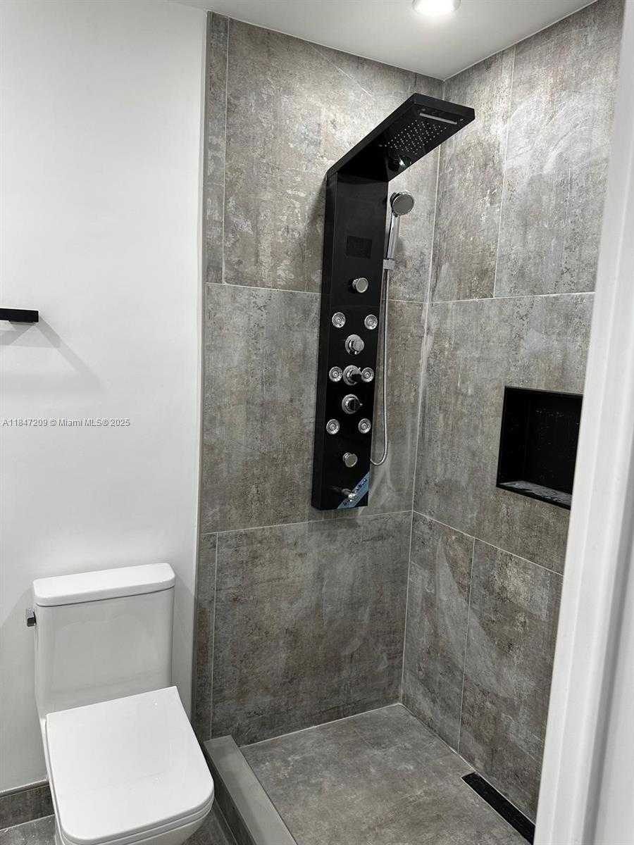 Small Image of 2330 WEST 6TH CT, Hialeah Number 9