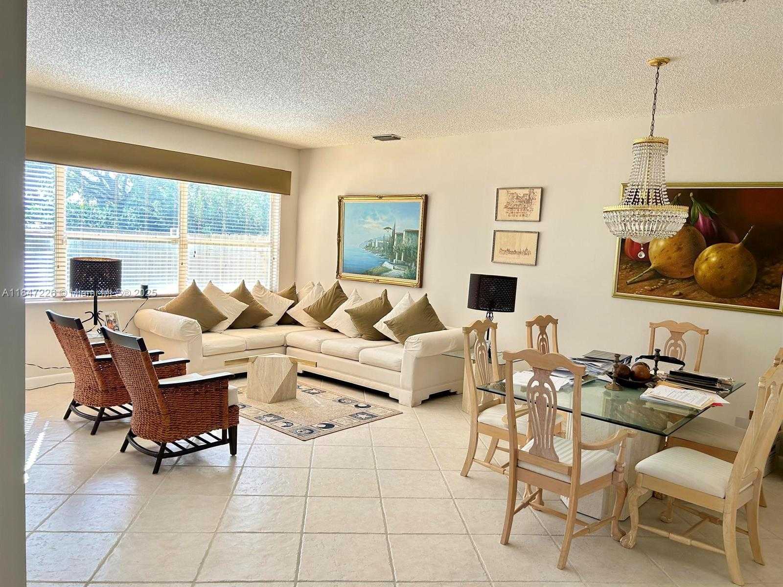 Small Image of 10830 LIMEBERRY DR, Cooper City Number 2