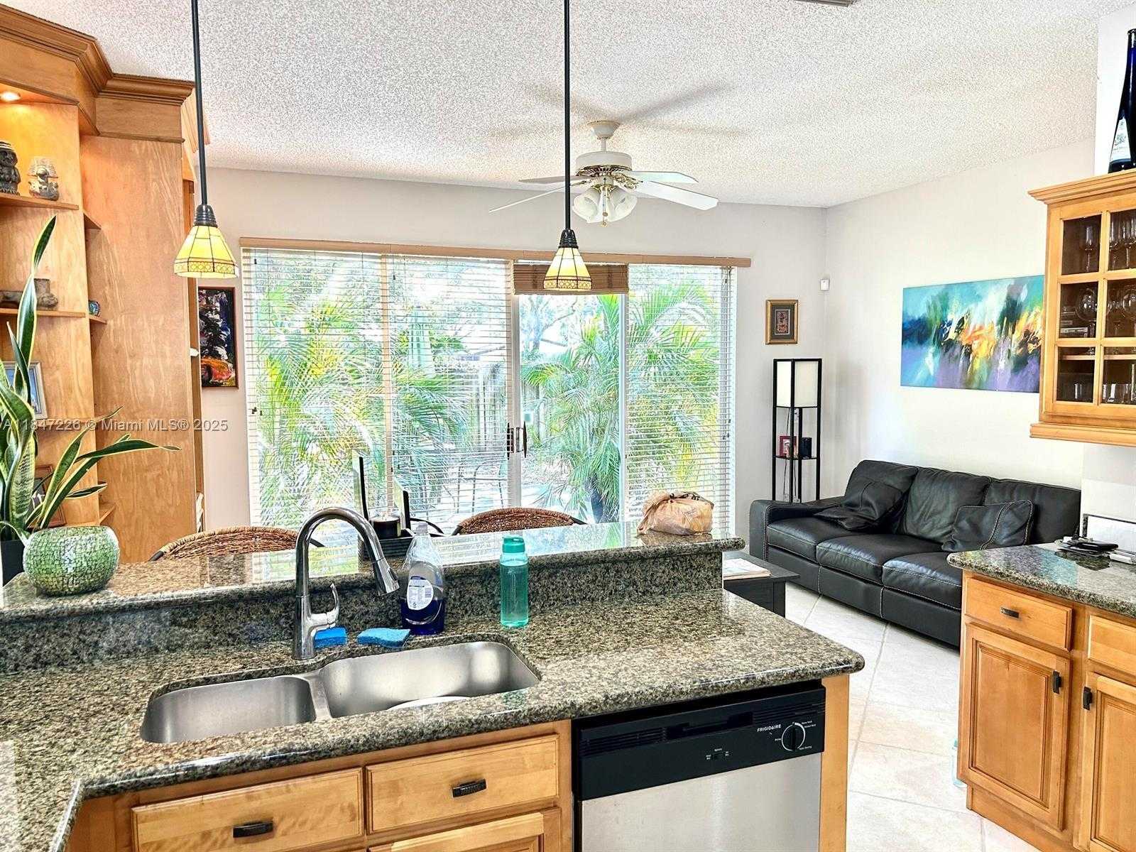 Small Image of 10830 LIMEBERRY DR, Cooper City Number 4
