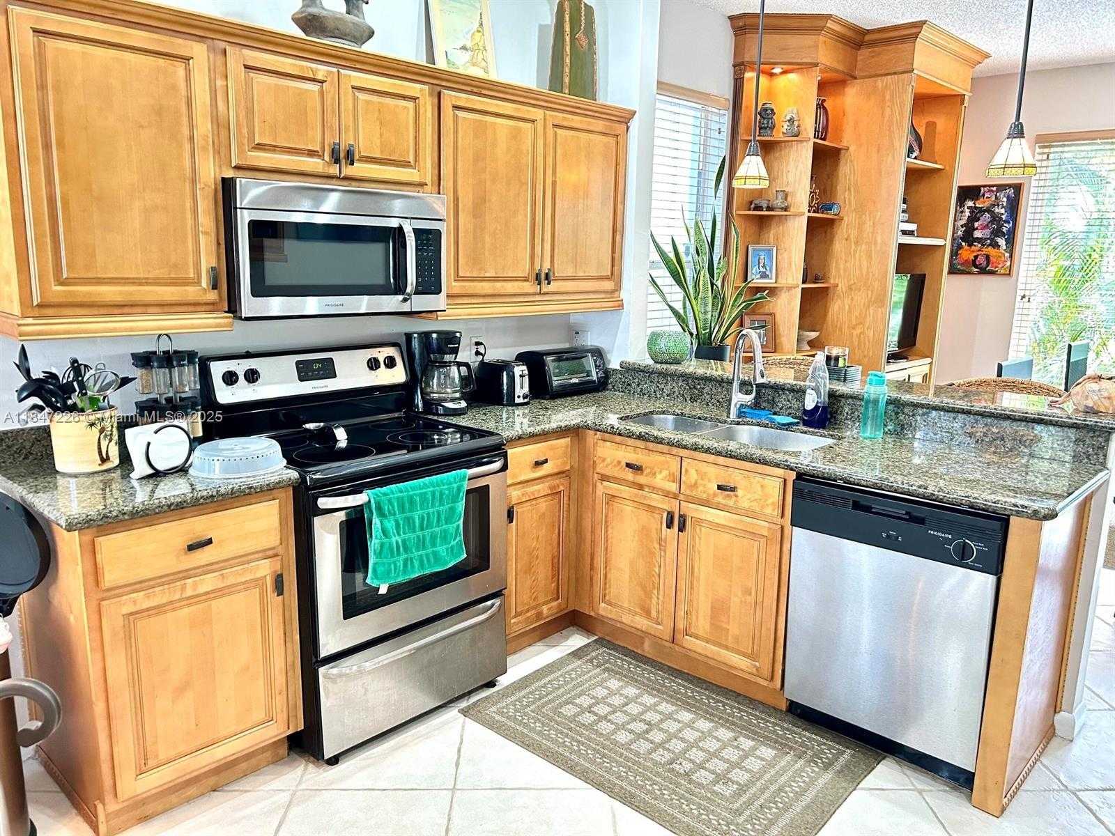 Small Image of 10830 LIMEBERRY DR, Cooper City Number 5