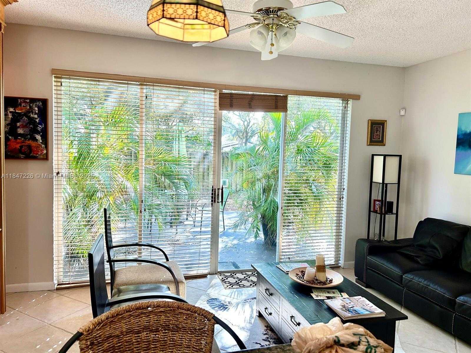 Small Image of 10830 LIMEBERRY DR, Cooper City Number 6