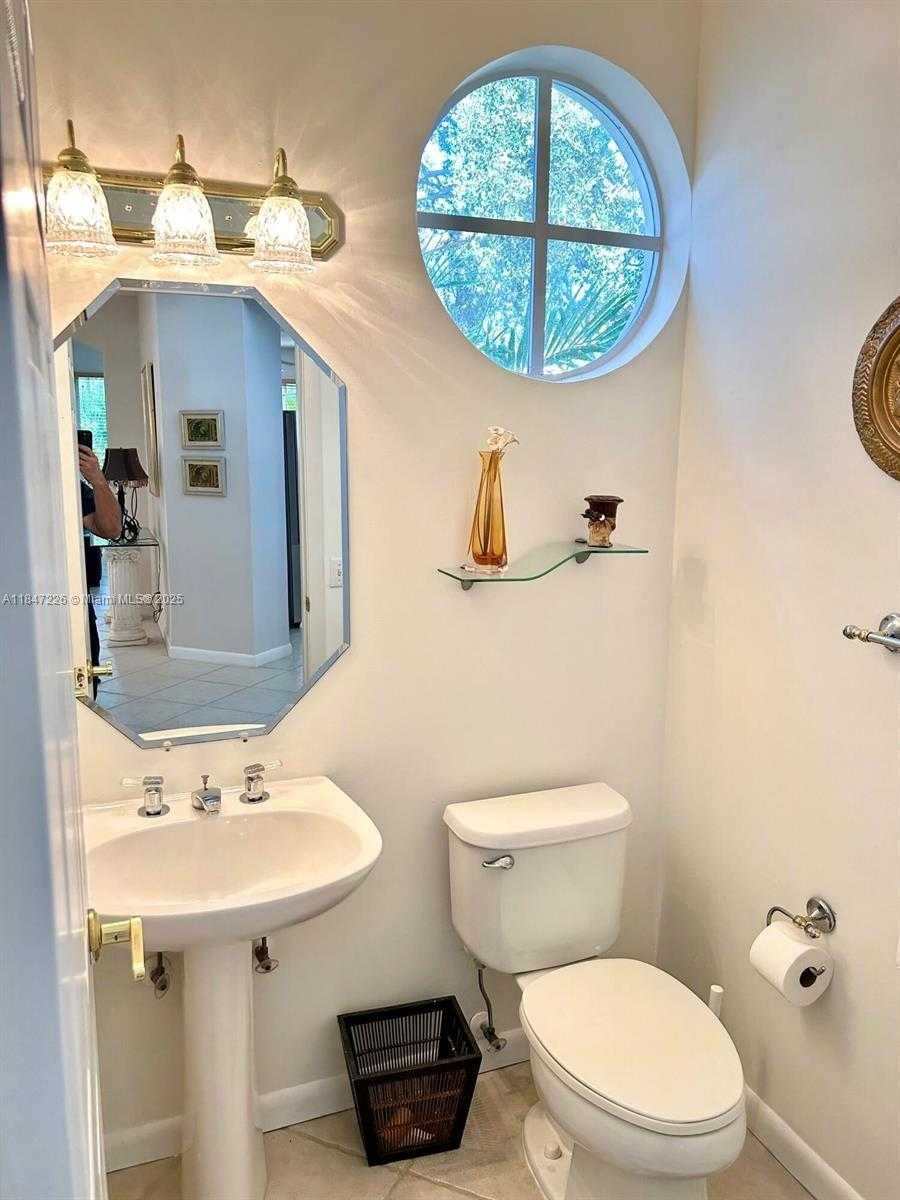 Small Image of 10830 LIMEBERRY DR, Cooper City Number 7