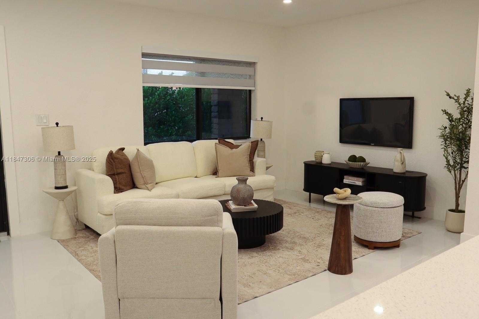 Small Image of 930 NORTH EAST 163RD ST, North Miami Beach Number 11