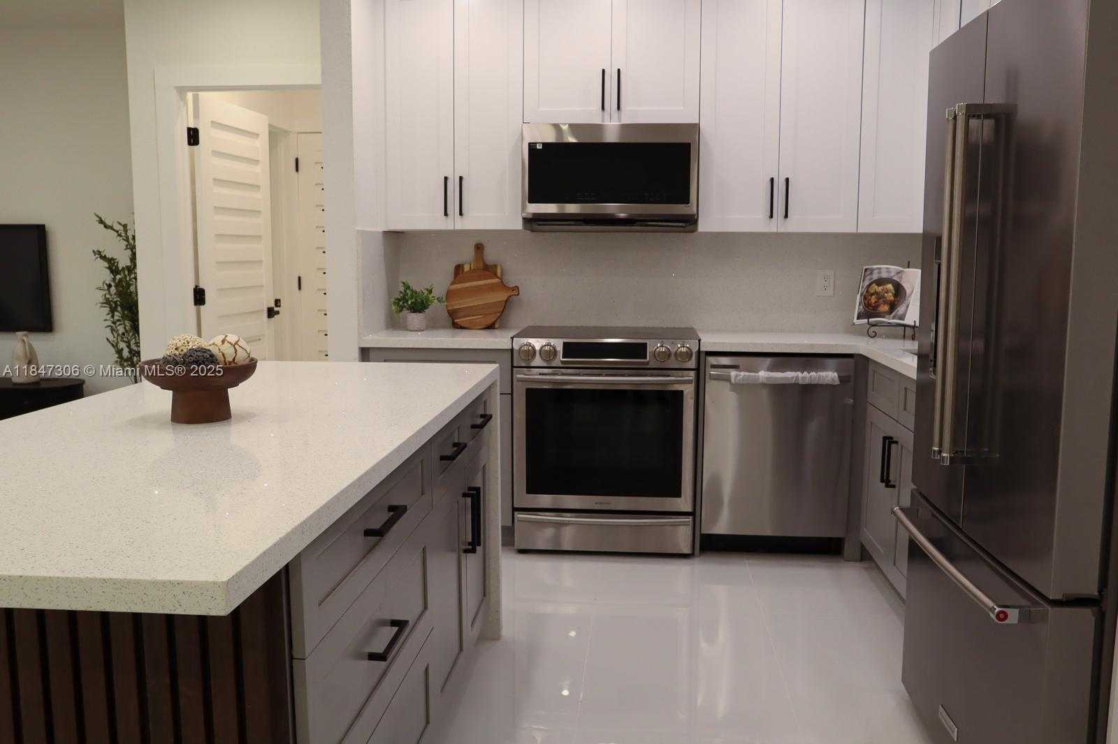 Small Image of 930 NORTH EAST 163RD ST, North Miami Beach Number 15