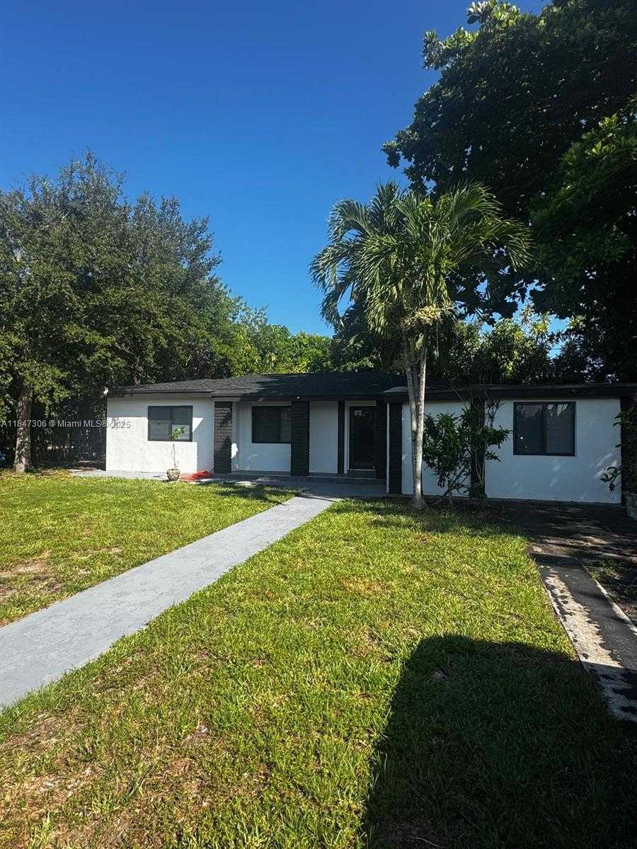 Small Image of 930 NORTH EAST 163RD ST, North Miami Beach Number 2
