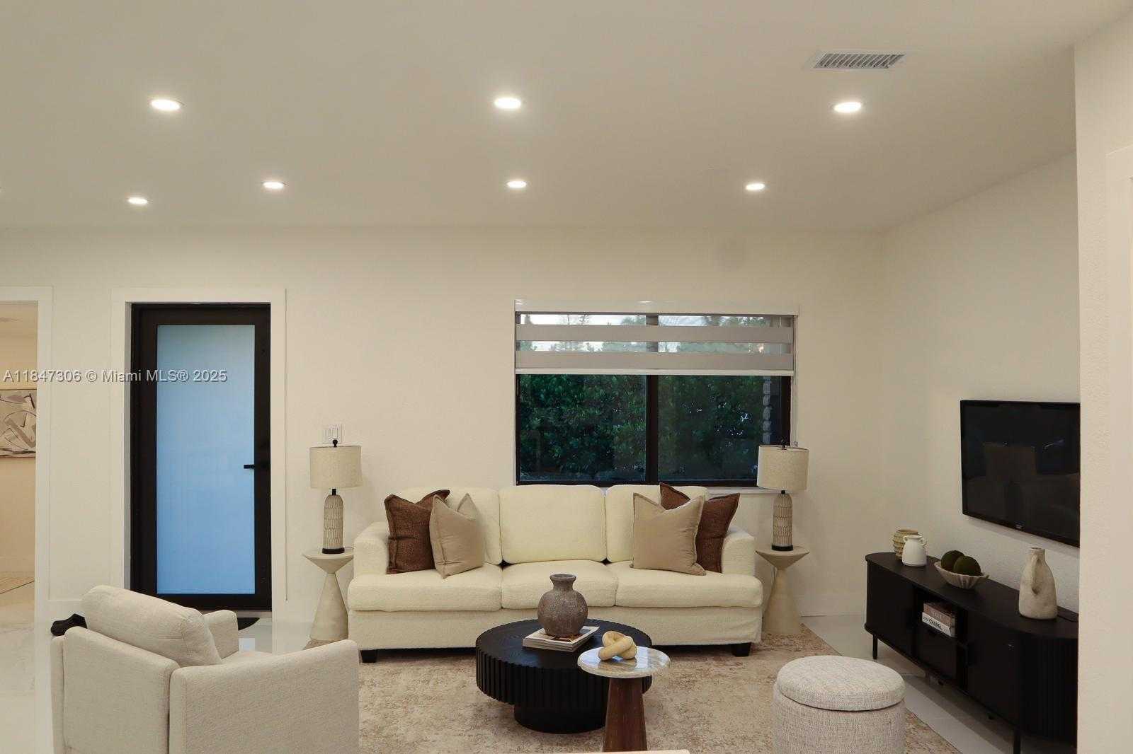 Small Image of 930 NORTH EAST 163RD ST, North Miami Beach Number 20